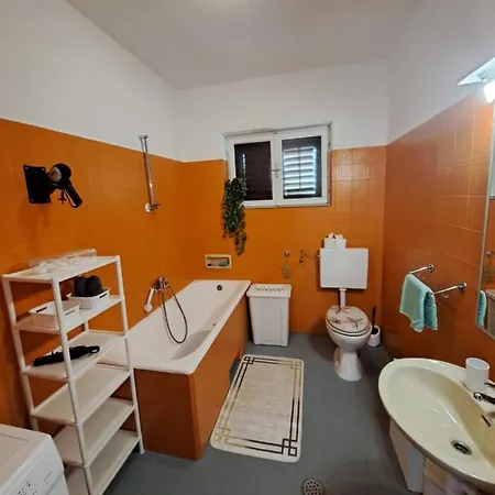 Ada Apartment Makarska
